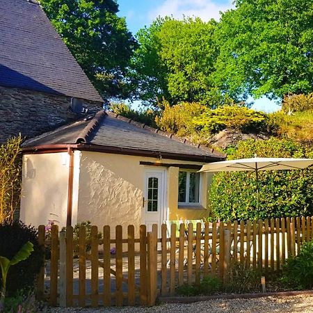 Le Vieux Moulin Gites - A Charming Stone Cottage With Garden View And Seasonal Pool Guegon Bagian luar foto