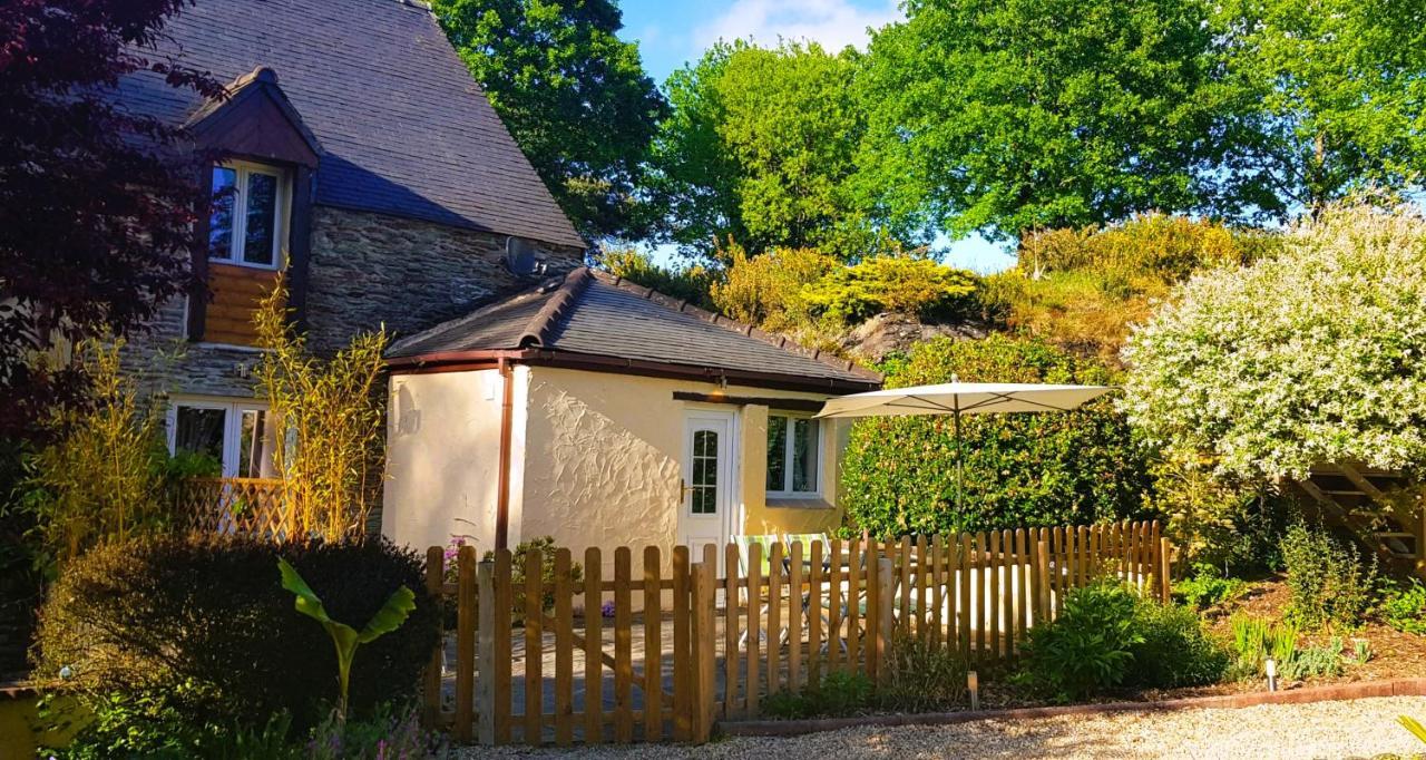 Le Vieux Moulin Gites - A Charming Stone Cottage With Garden View And Seasonal Pool Guegon Bagian luar foto