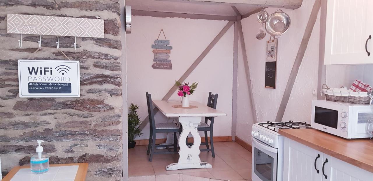 Le Vieux Moulin Gites - A Charming Stone Cottage With Garden View And Seasonal Pool Guegon Bagian luar foto