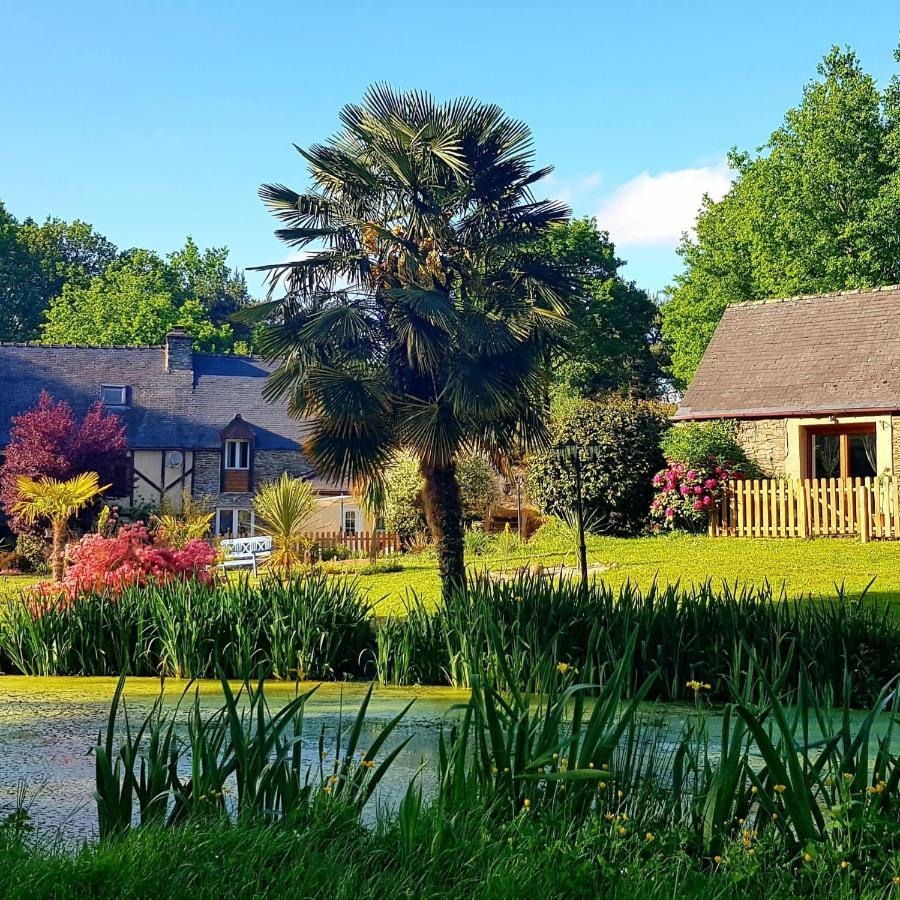 Le Vieux Moulin Gites - A Charming Stone Cottage With Garden View And Seasonal Pool Guegon Bagian luar foto